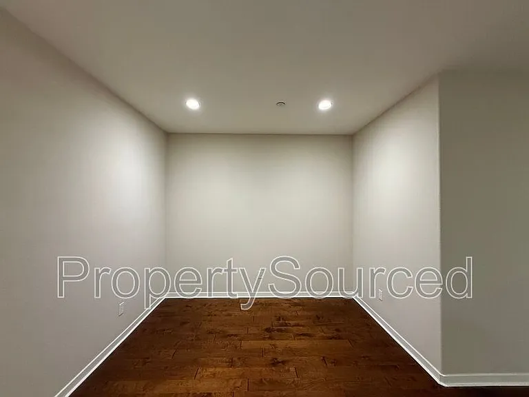 170 N North St #104 — Photo 11