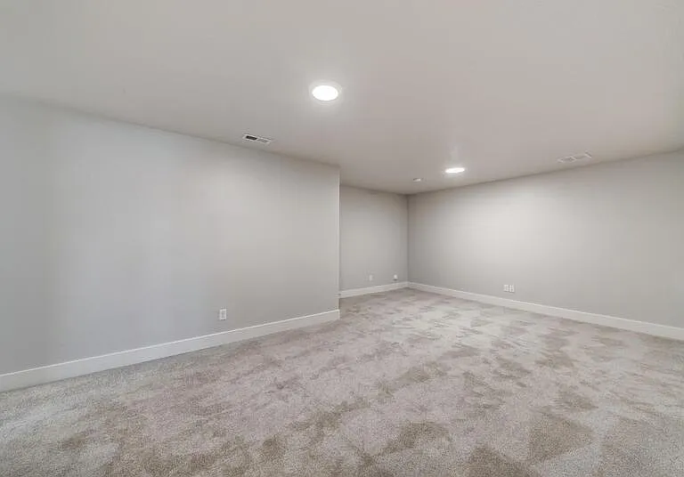 1487 N 3830 W #NEXT TO BATHROOM — Photo 11