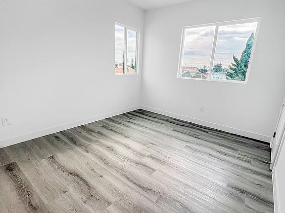 3rd image of 607 W 41st Pl #1/3