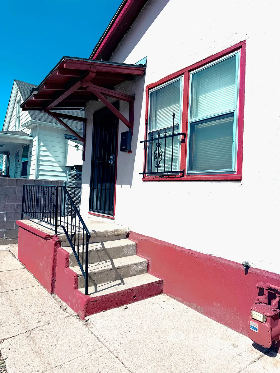 Building Photo - 1315 E 4th St