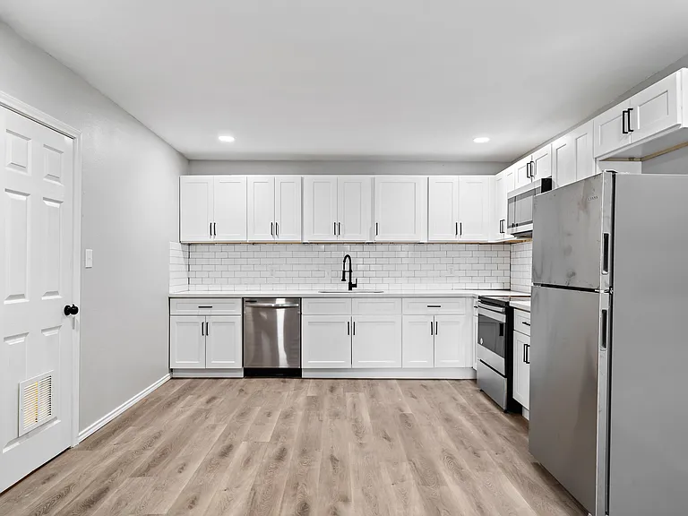 Saphira Apartments — Photo 10