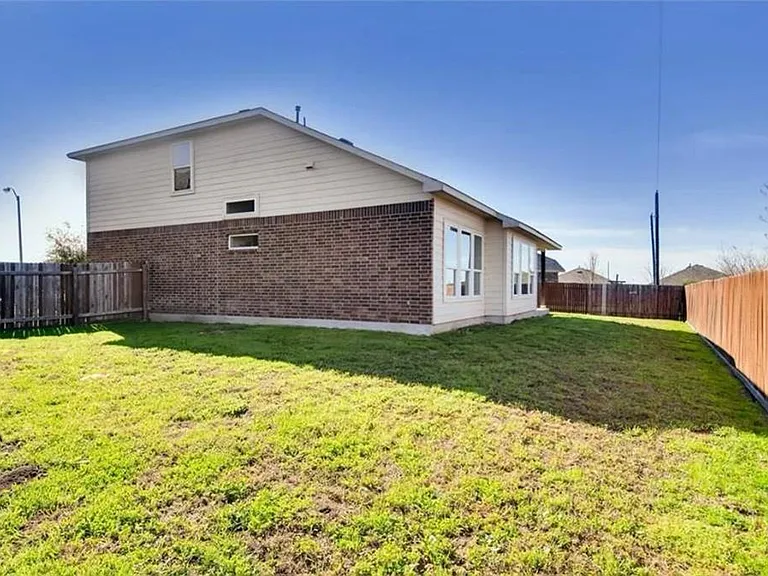 117 Mollie Dr — Photo 10