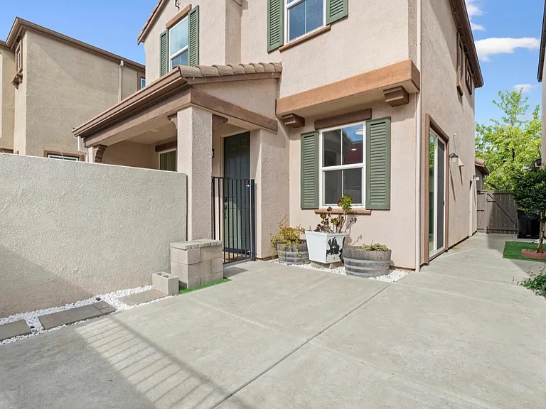 1136 Rothbury Ln — Photo 25