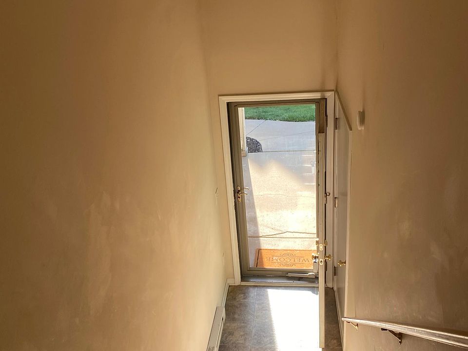 1st image of 272 Marigold Cir