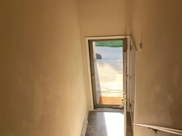 272 Marigold Cir, Westland, MI 48185