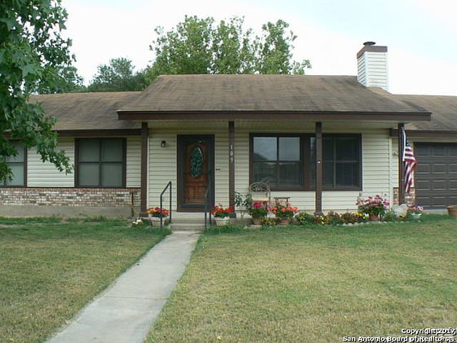 1st image of 109 Oak Court Dr