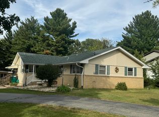 2532 Blackhawk Rd, Rockford, IL 61109