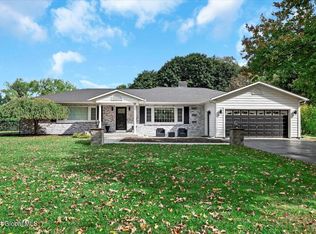 7 Farnam Ln, Troy, NY 12180