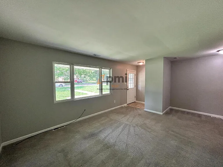 5929 Jefferson St — Photo 2
