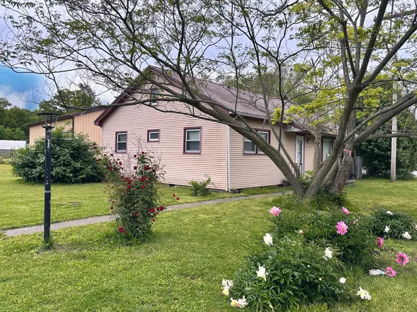 8075 Old Highway 50, Flora, IL 62839