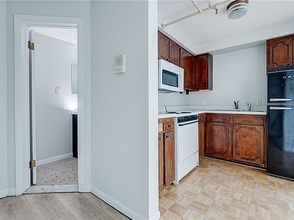 3rd image of 400 Main St APT B12