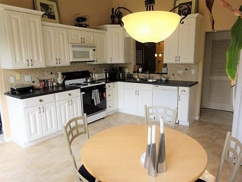 Kitchen Can Accommodate Breakfast Table