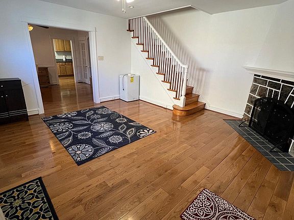 2nd image of 355 Lakeview Ave