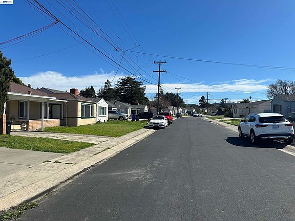 3rd image of 4363 Wesley Way