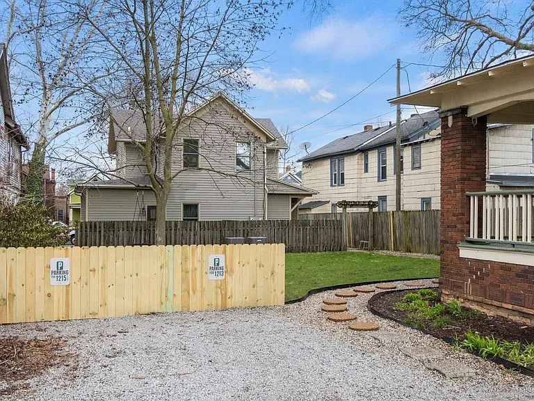 1213 W Jefferson Blvd — Photo 44