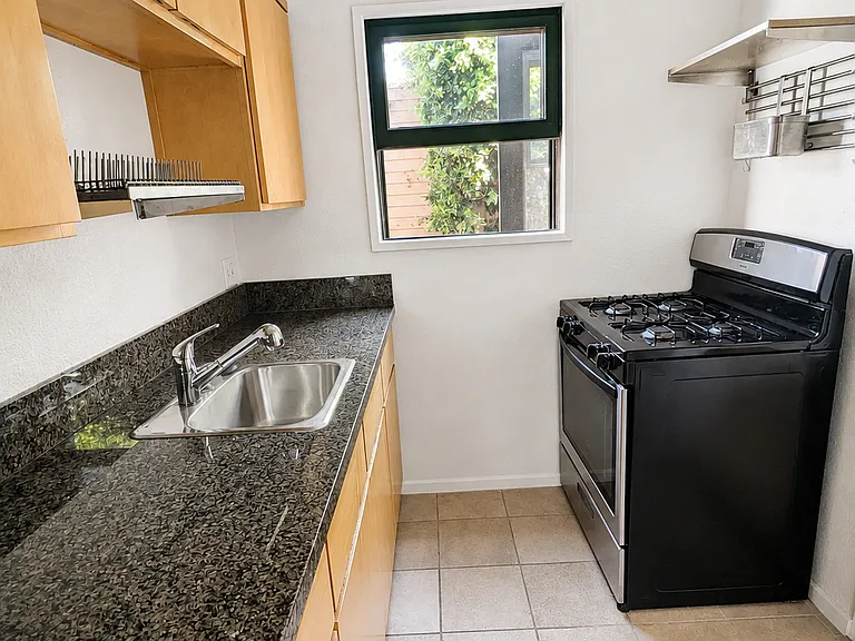 8065 N Citrus Ave — Photo 6
