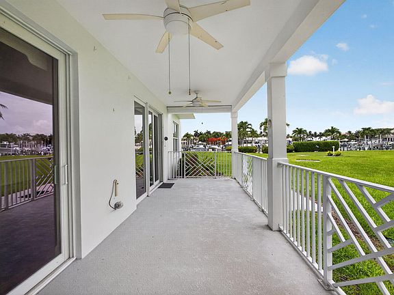 4th image of 712 Bay Colony Drive S