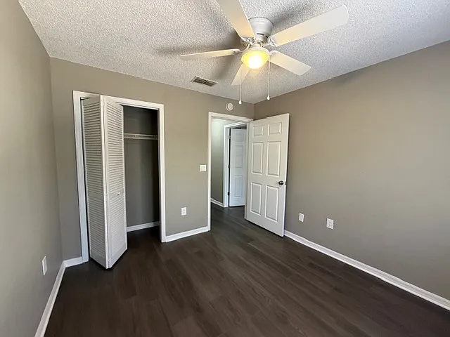 4400 Millwood Rd #E — Photo 18