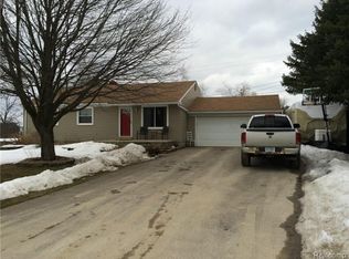 1275 E Rose Center Rd, Holly, MI 48442