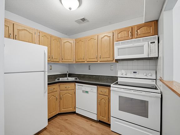 5th image of 555 Russell Rd APT E29