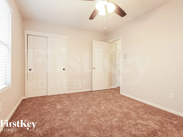 7223 Foxcrest Ln — Photo 12