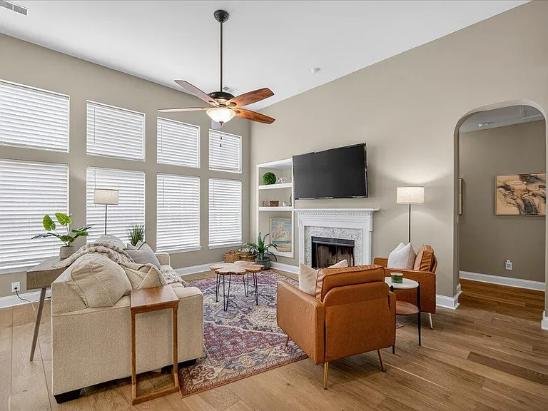 101 Chancellors Dr — Photo 2