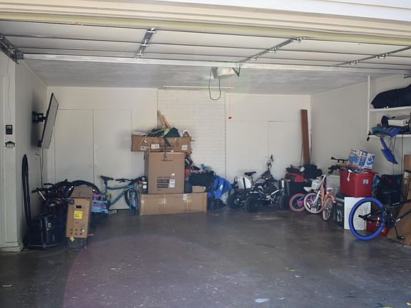 5th image of 2901 Meadowlark Ln