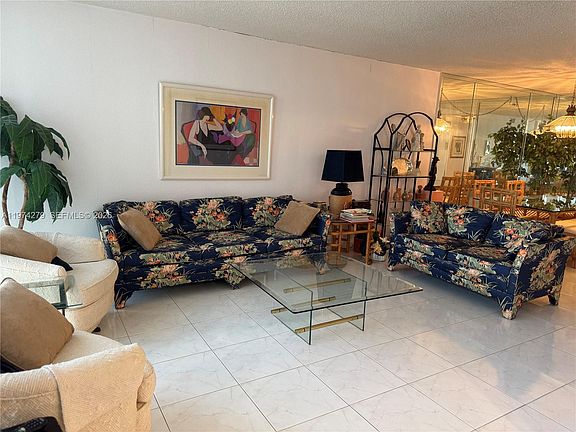 4th image of 1000 Parkview Dr APT 1022