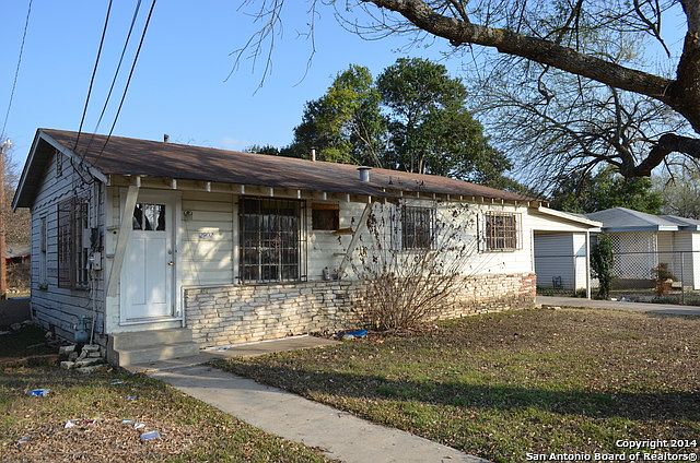 1st image of 2902 Christian Dr