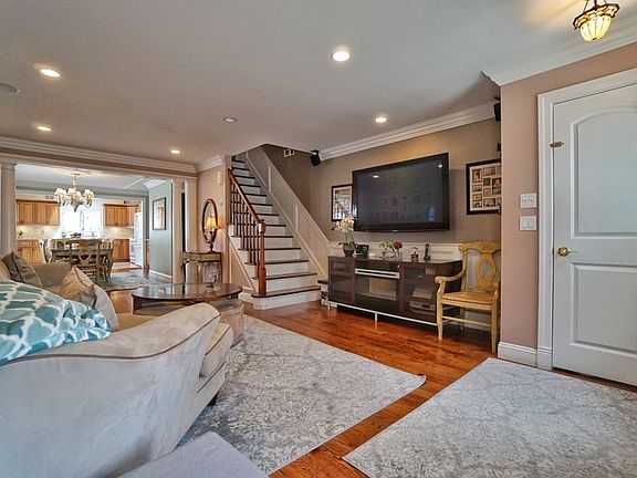 3rd image of 177 Benton Ave