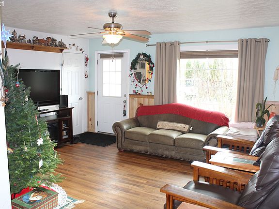 4th image of 3608 NE 44th St