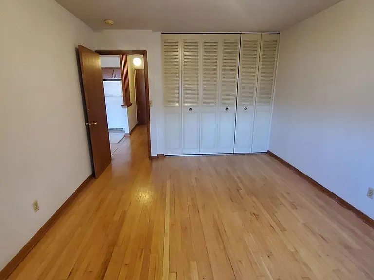 1920 Lathrop Ave. (16 Unit) — Photo 6