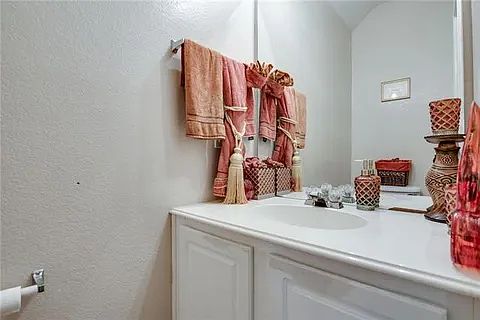 5th image of 8023 Southern Pine Way
