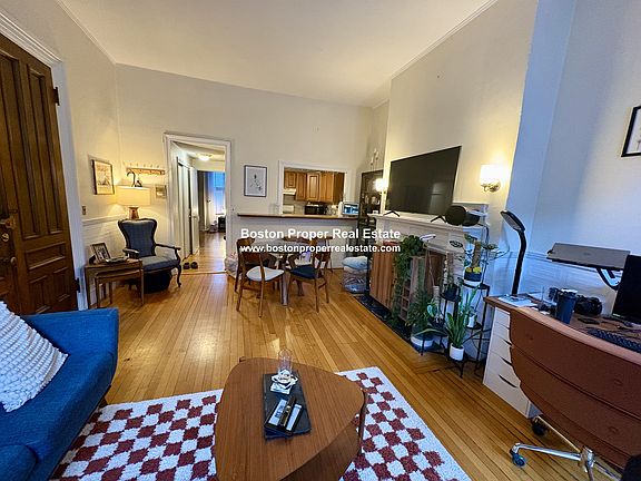 3rd image of 16 Hereford St APT 2