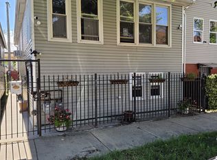 4425 W Carroll Ave, Chicago, IL 60624