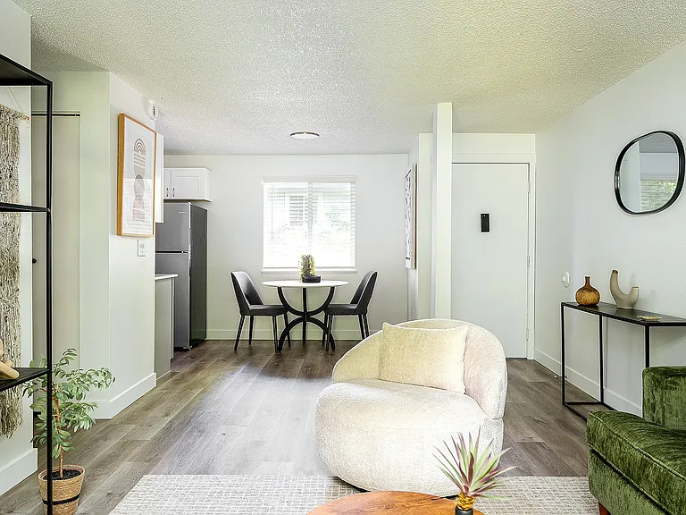 Westwood Green Apartments — Photo 23