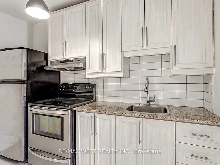 299 Pacific Ave #4 — Photo 2