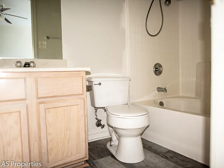 2913 Cantabrian Dr #B — Photo 16