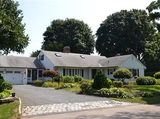 7 Stratford Rd, Barrington, RI 02806