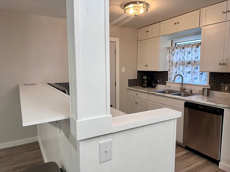 2437 S Kings Ave — Photo 14