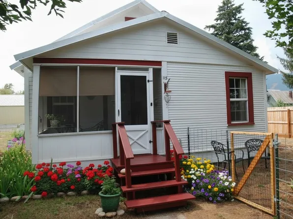115 Bell St, Halfway, OR 97834