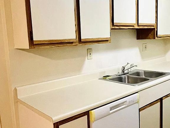 5th image of 17 Blackstone Dr #12