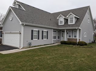 9402 Georgetown Ln, Crystal Lake, IL 60014