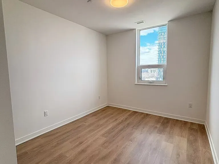 1185 Dupont St #807 — Photo 11