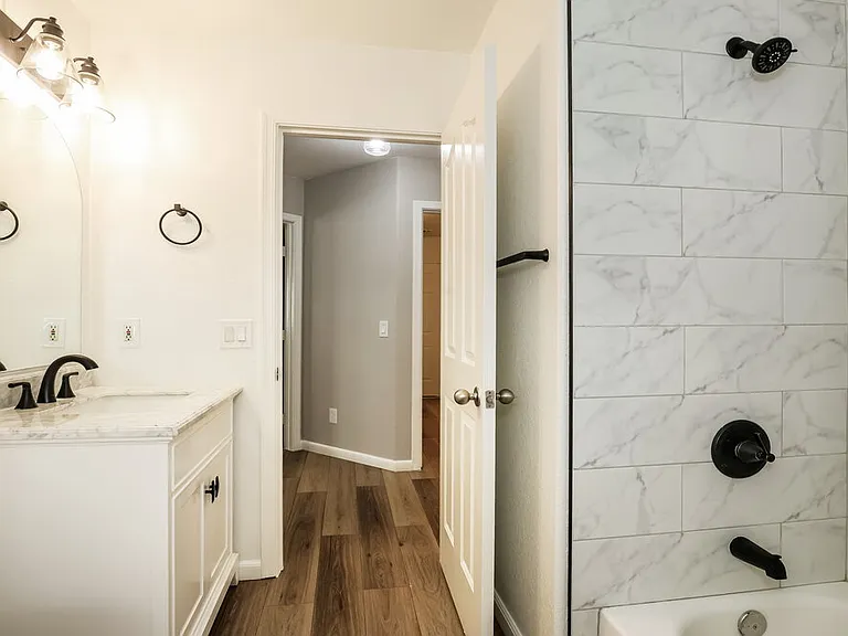 4015 S 59th Ln — Photo 15