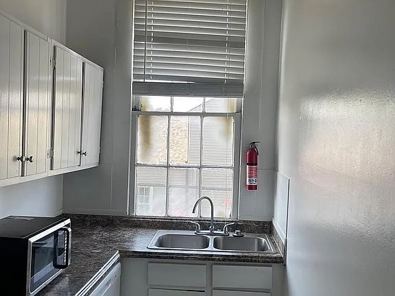 5th image of 1202 Marengo St #11544777