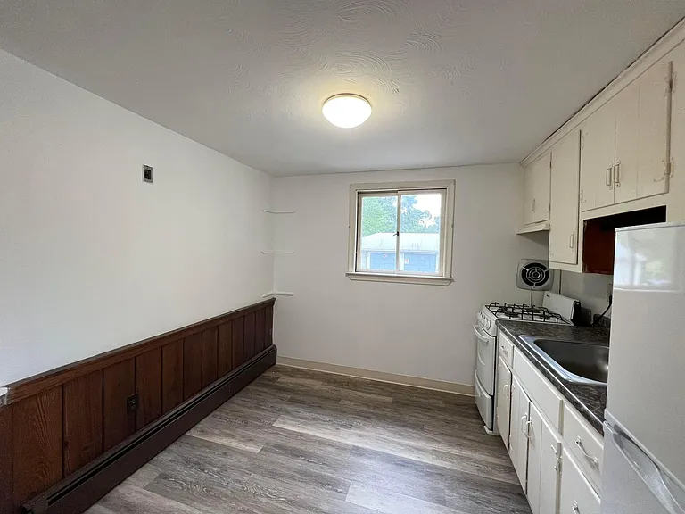 756 Burnside Ave — Photo 8