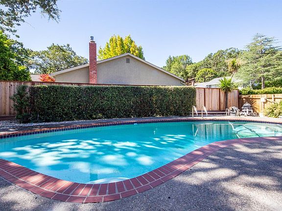 2nd image of 1 Plata Court