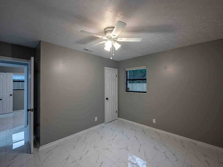 7441 Sandhurst Rd S — Photo 19