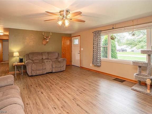3rd image of 132 32nd St SE